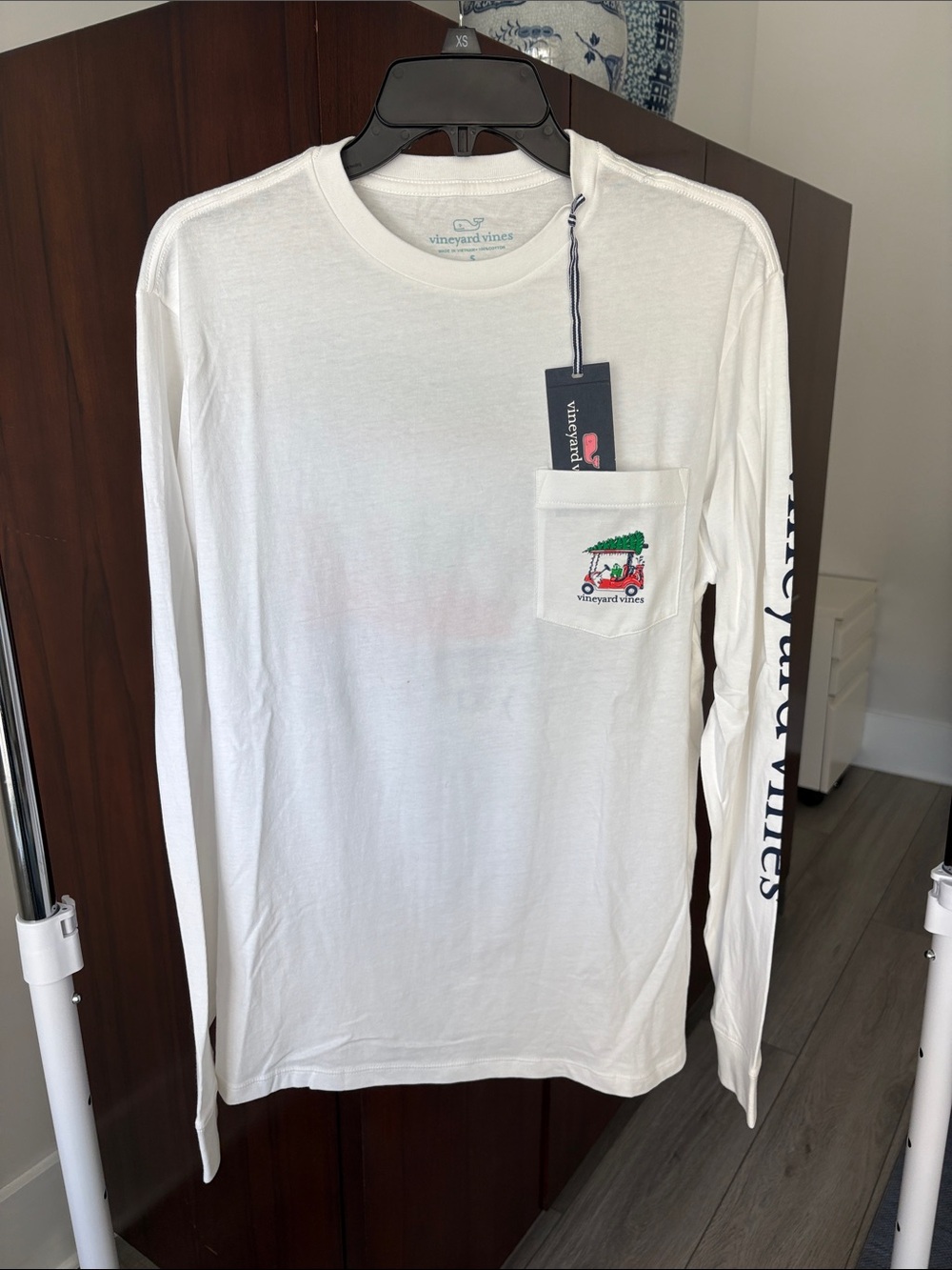 Vineyard Vines White Men’s Long-Sleeve Pocket Tee with Xmas Graphic Sz s